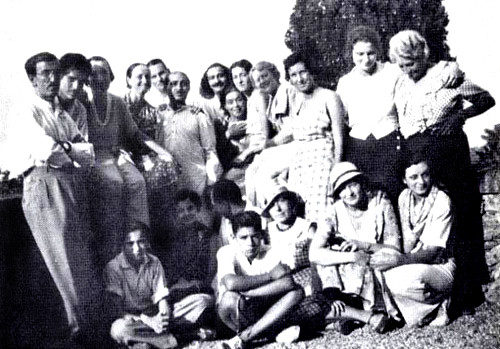 Awakener ; Vol.20,No.2 - Portofino 1933 - Audrey ( standing 3rd from right )