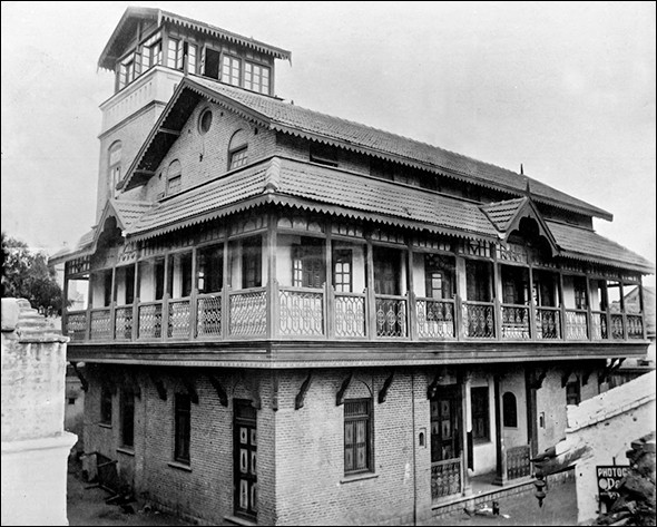  1921 ; Sarosh Manzil in Ahmednagar. Baba's room was at the very top. Photo by S.S.Dean.