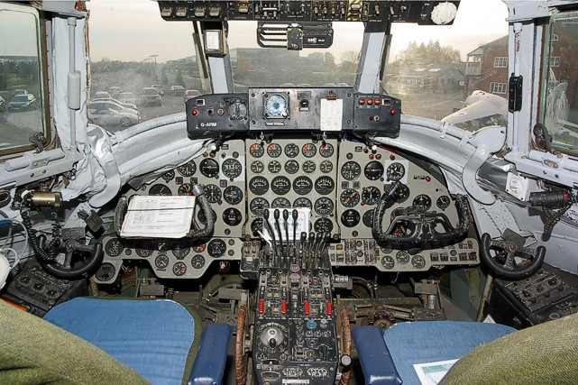  Cockpit of the Vickers Viscount 