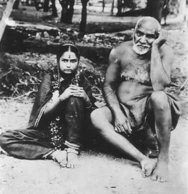 Godavrimai with Upasni Maharaj. 