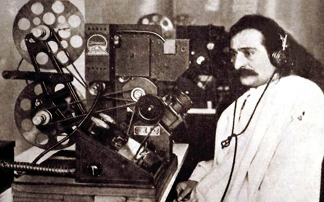 1932  : British Paramount Kinematograph Studios, Acton, London. Baba is sitting in front of an editing machine listening to the interview he gave on April 15, 1932. “British Newspaper Archive”