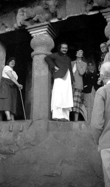 MSI Collection ; Nasik, India - 1937 - Will with his back to camera
