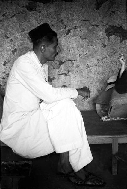 Dec.1938 ;Pleader talking to Hedi Mertens inside the Panchgani Cave, India. Walter Mertens photographer. Courtesy of MN Collection.