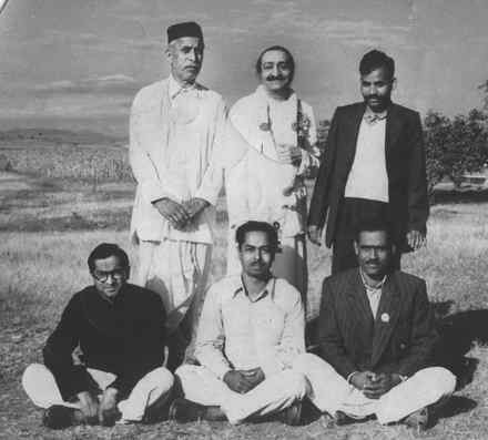 Baba and Jabalpur Group - Murli is seated on the left