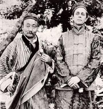 1919 - Lama Kazi Dawa-Sandup and W. Y. Evans-Wentz in Sikkim, Northern India
