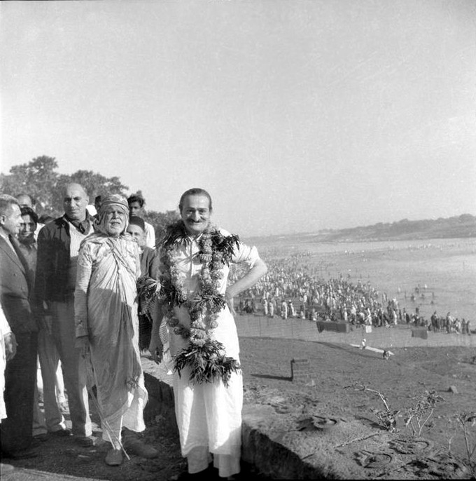 Meher Baba at Pandhurpur with Saint Gadge Maharaj of Amravati