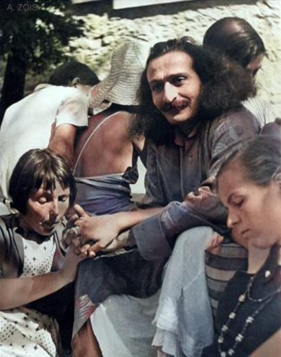 1934 : Baba with Hedi Mertens & her daughter at her home in Zurich. Image colourized by Anthony Zois.