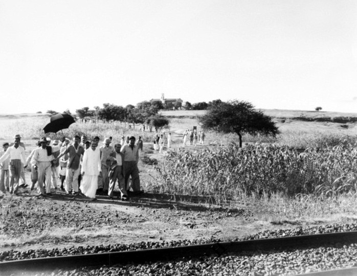 1950S - Baba near the railway line