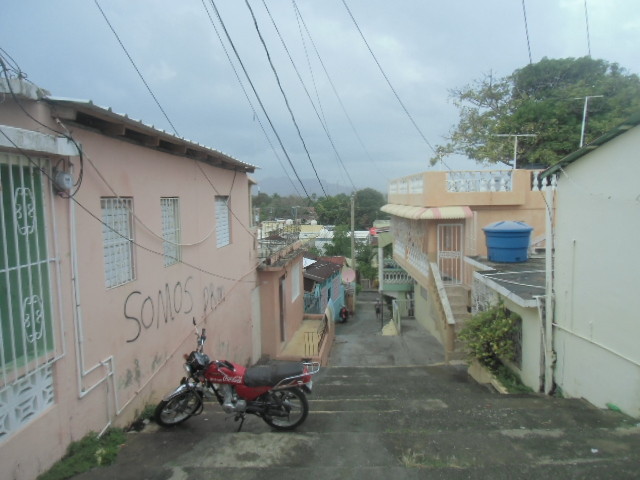 Une rue entre le centre historique et le barrio
