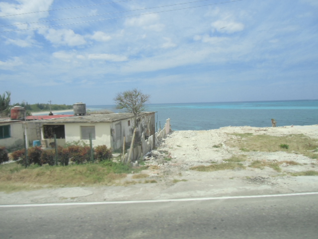 Un hameau au bord de la mer