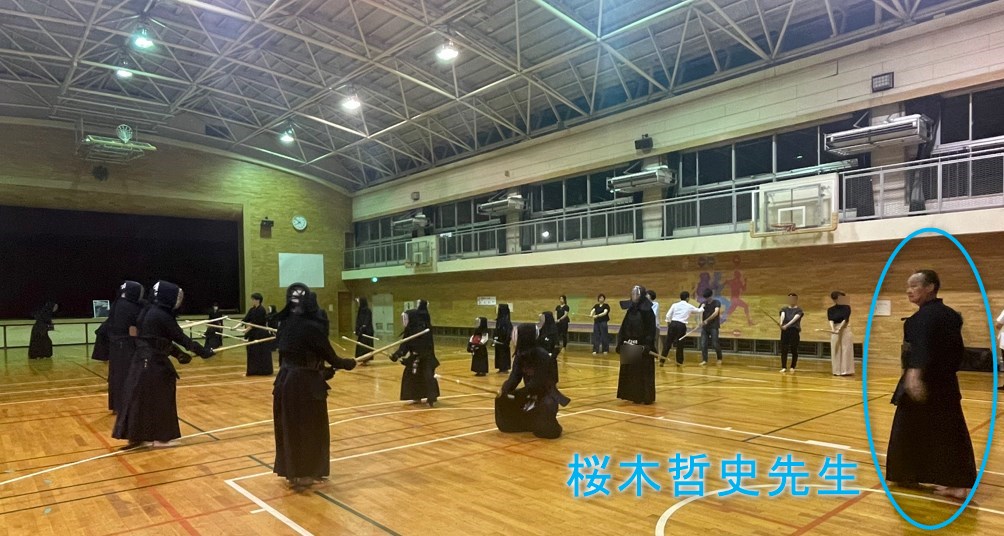 小学生の保護者が剣道体験