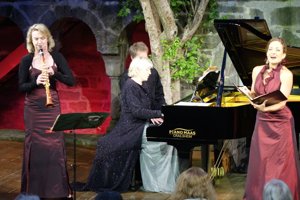 Christiane Karg, Sabine Mayer, Kreuzgang Feuchtwangen, mit Bechstein Flügel Mod. B
