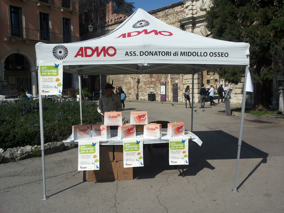 Il gazebo ADMO in Piazza Matteotti a Vicenza