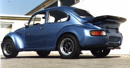 Basismodell: 1303 Bj. 73, Umbau 1985, Blaumetallic, 46KW/62PS. ATS 7x15 mit 205/60er Reifen vorn und hinten.