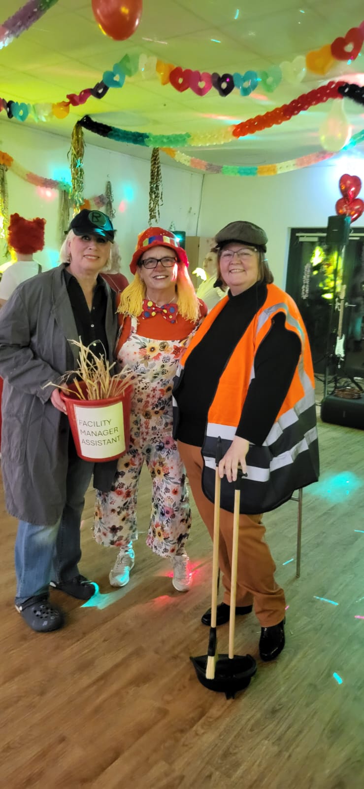 Frauenfasching 2025 - "ein Loch ist im Eimer..."