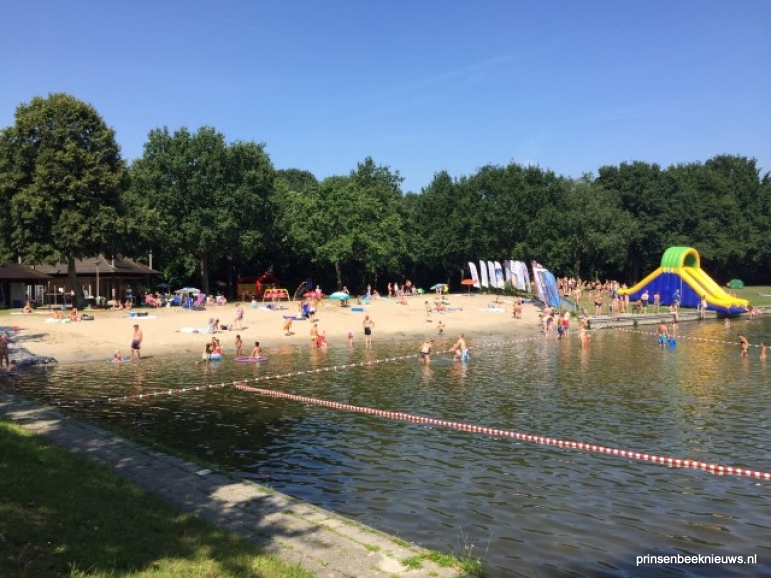 Buiten zwembad De Kuil Prinsenbeek