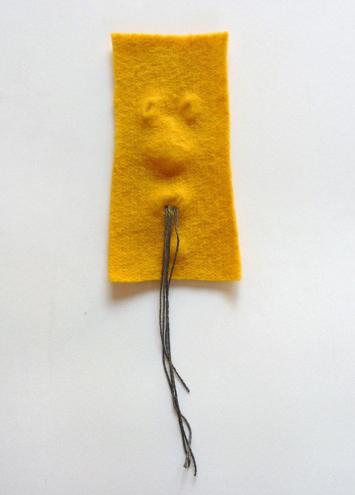 Aldente, 2018, Filz und Kordel, 43 x 13 x 3 cm