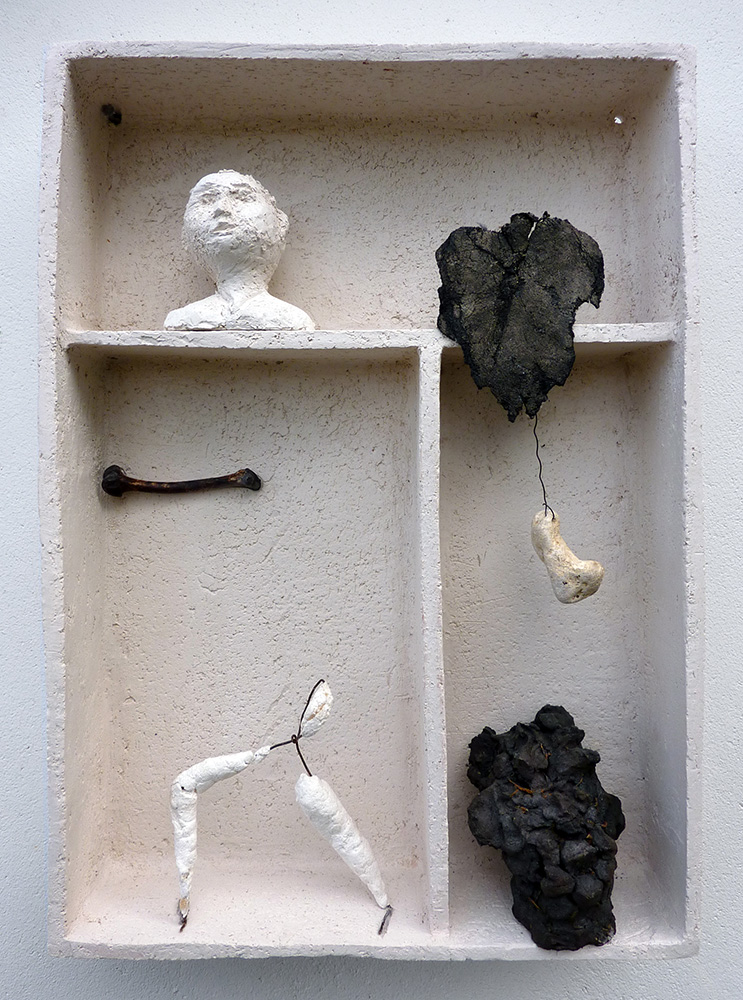 Islandbox (3), 2014, Ton, diverse Materialien, 46 x 41 x 8 cm