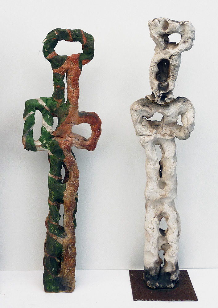 Anima (grün und weiß), 2003, Ton, Raku, Stahl, Höhe 42 cm und 46 cm