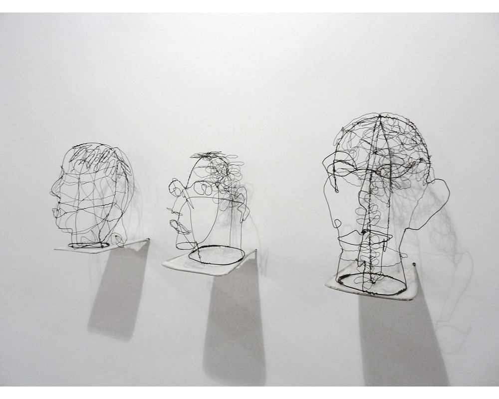 Drei Drahtköpfe, 2011, Draht und Transparentpapier, Höhe 24, 28 und 30 cm