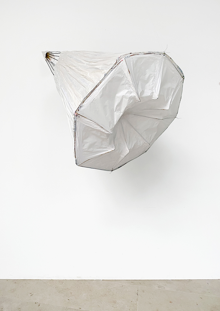 Blüte /Hommage an Sophie Casado, 2017, Draht, Papier, 100 x 60 x 60 cm