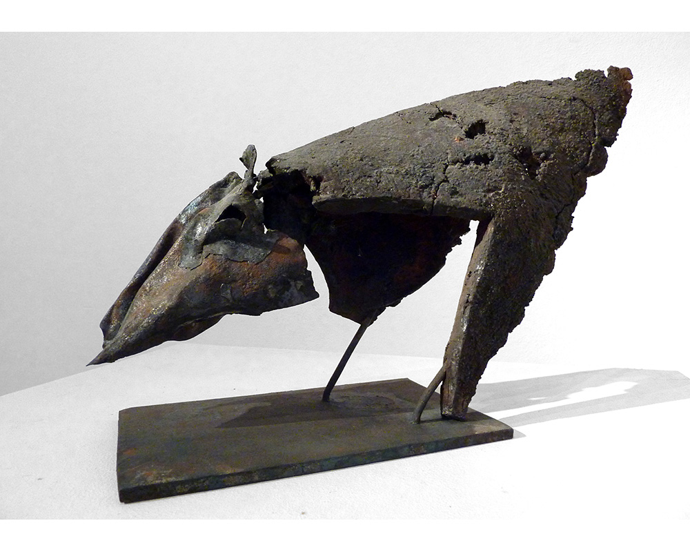 Vogel, 1998, Ton, Raku, Stahl, Stahlgewebe, 20 x 30 x 15 cm