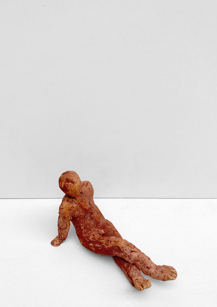 Entspannt (3), 2023, Raku, Ton, 18 x 18 x 10 cm