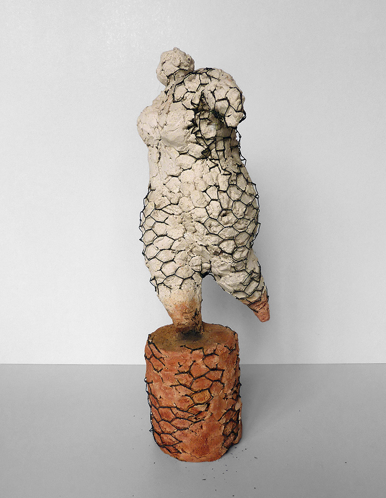Poupée (tanzend), 2005, Ton, Raku, Stahlgewebe, 56 x 18 x 16 cm