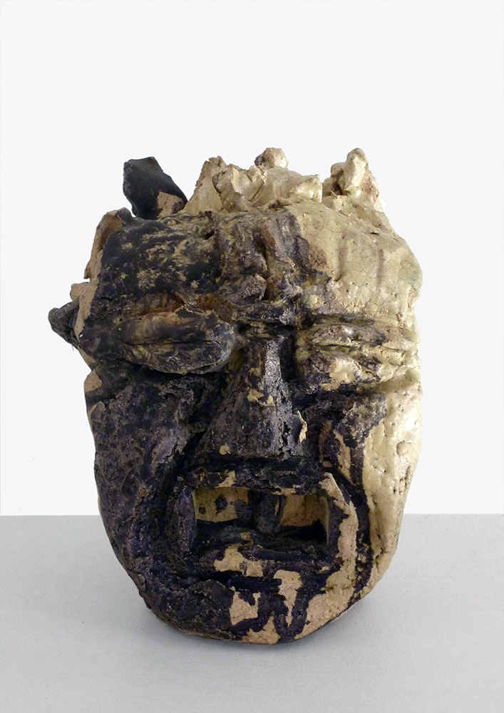 Sänger, 2011, Ton, glasiert, Raku, 19 x 14 x 12 cm