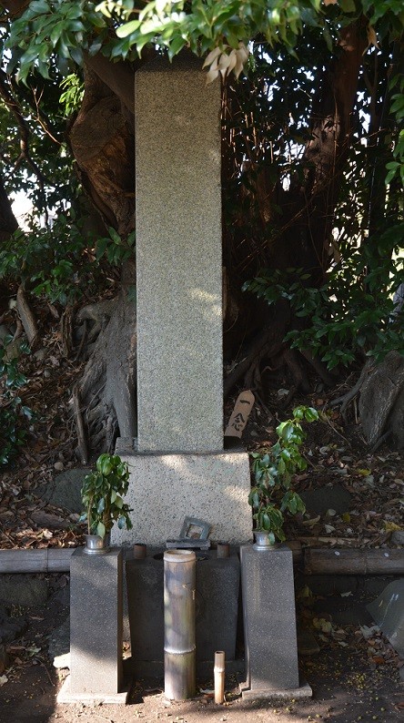死に方を見せるという生き方  一柳直末 首塚～墓場放浪記～