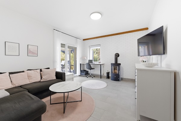 Helles Wohnzimmer in einem Haus in Berlin-Konradshöhe