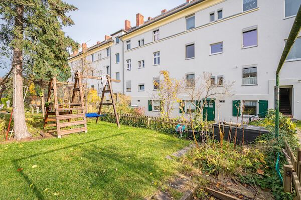 Gartenmitnutzung als grüner Rückzugsort einer Altbauwohnung in Berlin-Spandau