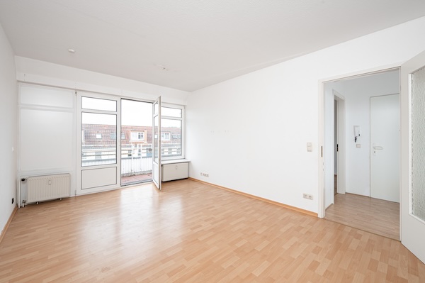 Wohnzimmer mit Terrassenzugang in einer Eigentumswohnung in Berlin-Spandau