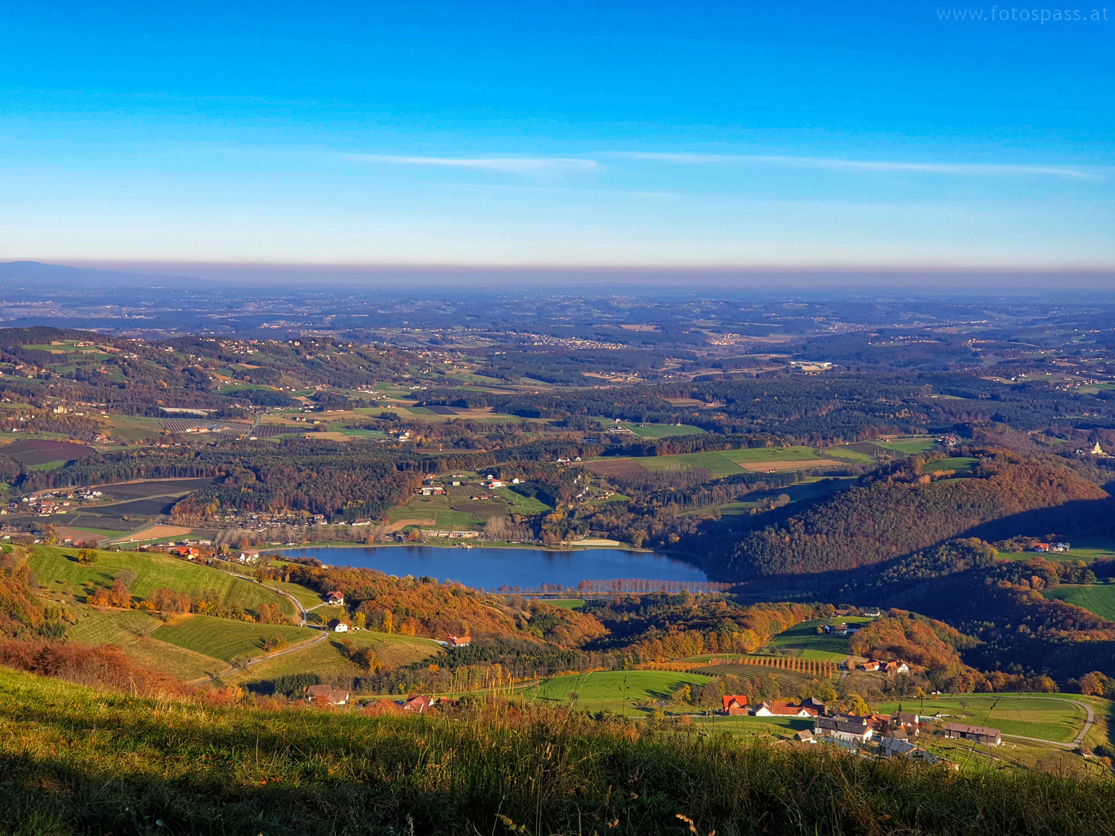 Farbenfroher Herbst rund um den Stubenbergsee / © Foto by www.fotospass.at 