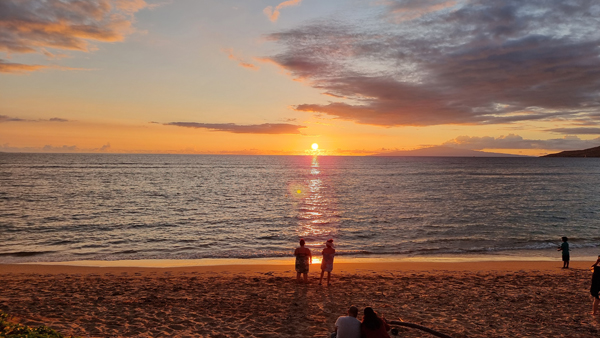 Sonnenuntergang am Strand von Maui
