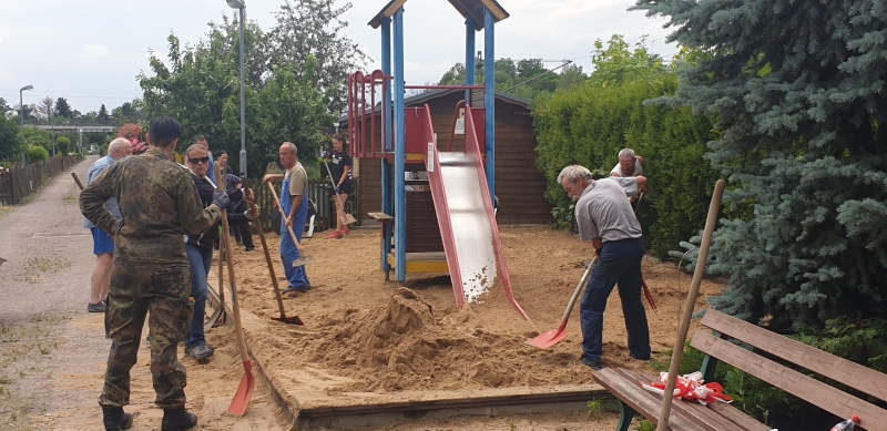 Neuer Sand für den Spielplatz