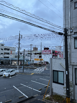 早朝。空は明るくなり始めてます