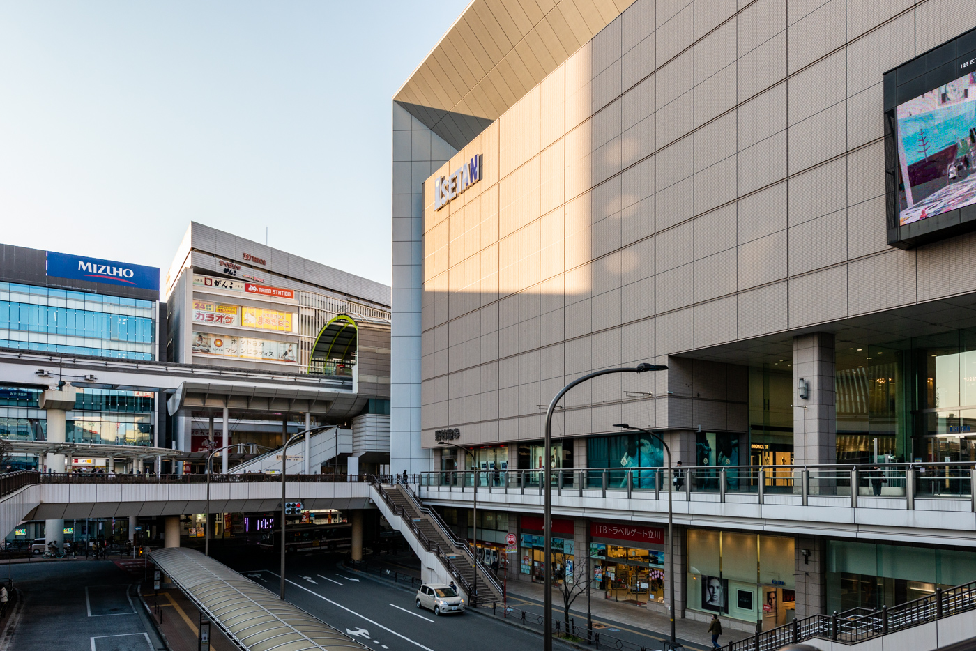 立川駅北口「伊勢丹立川店」（1,000m）