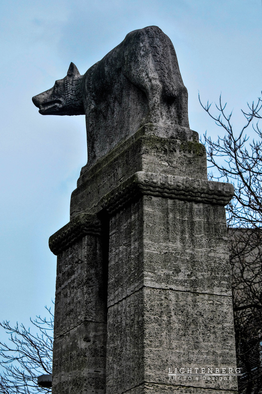 Tier-Skulptur