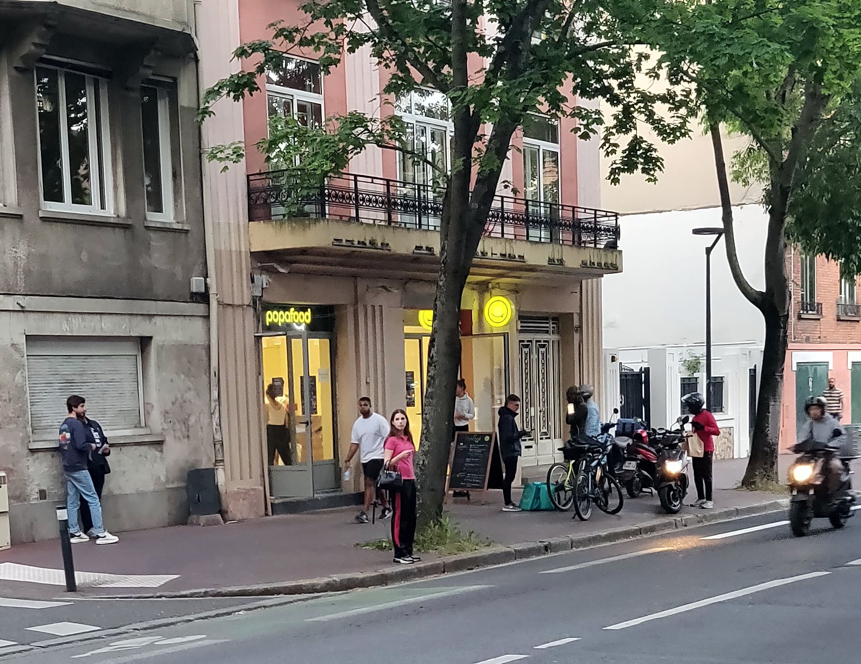 Dark kitchens le 8 mai : les scooters arrivent