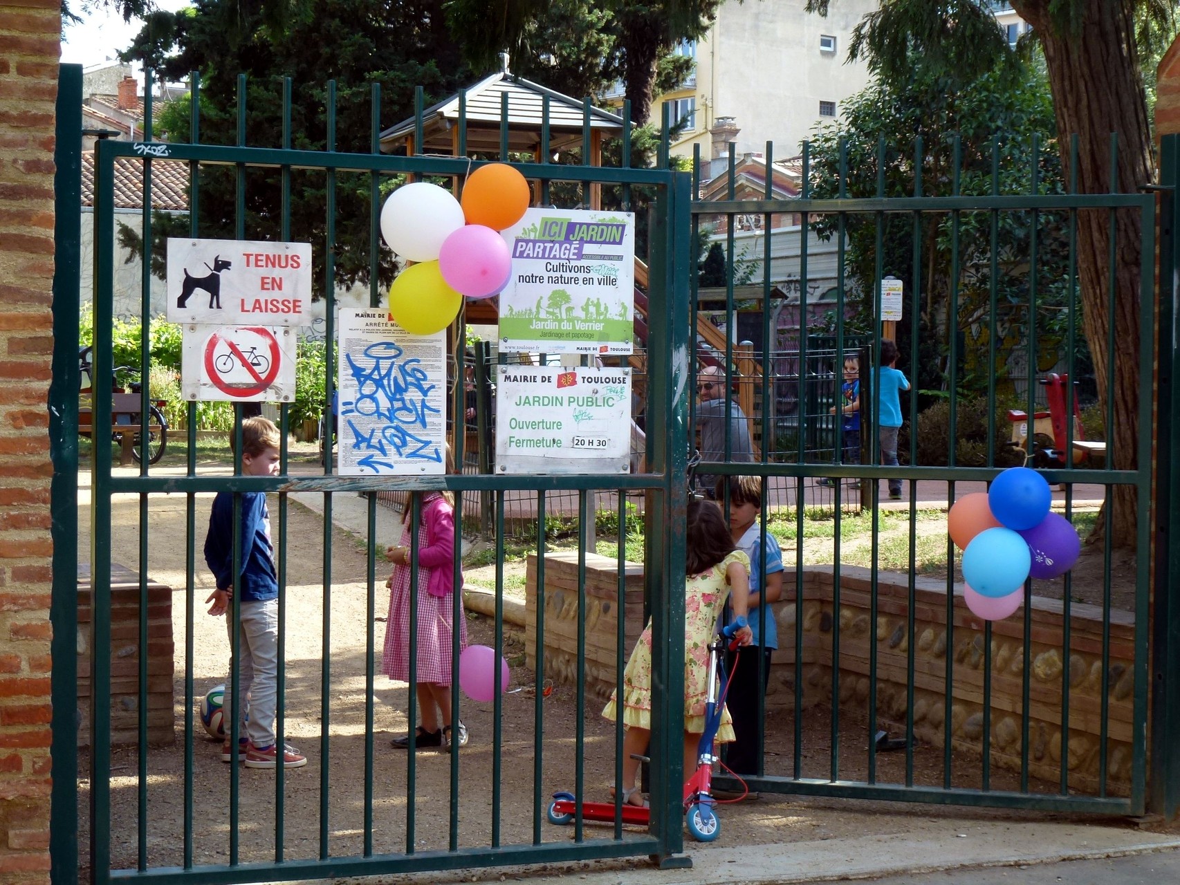 Les garçons se méfient-ils un peu ? (avant un pique nique au Jardin)