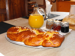 brioche du petit déjeuner de la maison d'hôtes de la groie l'abbé 