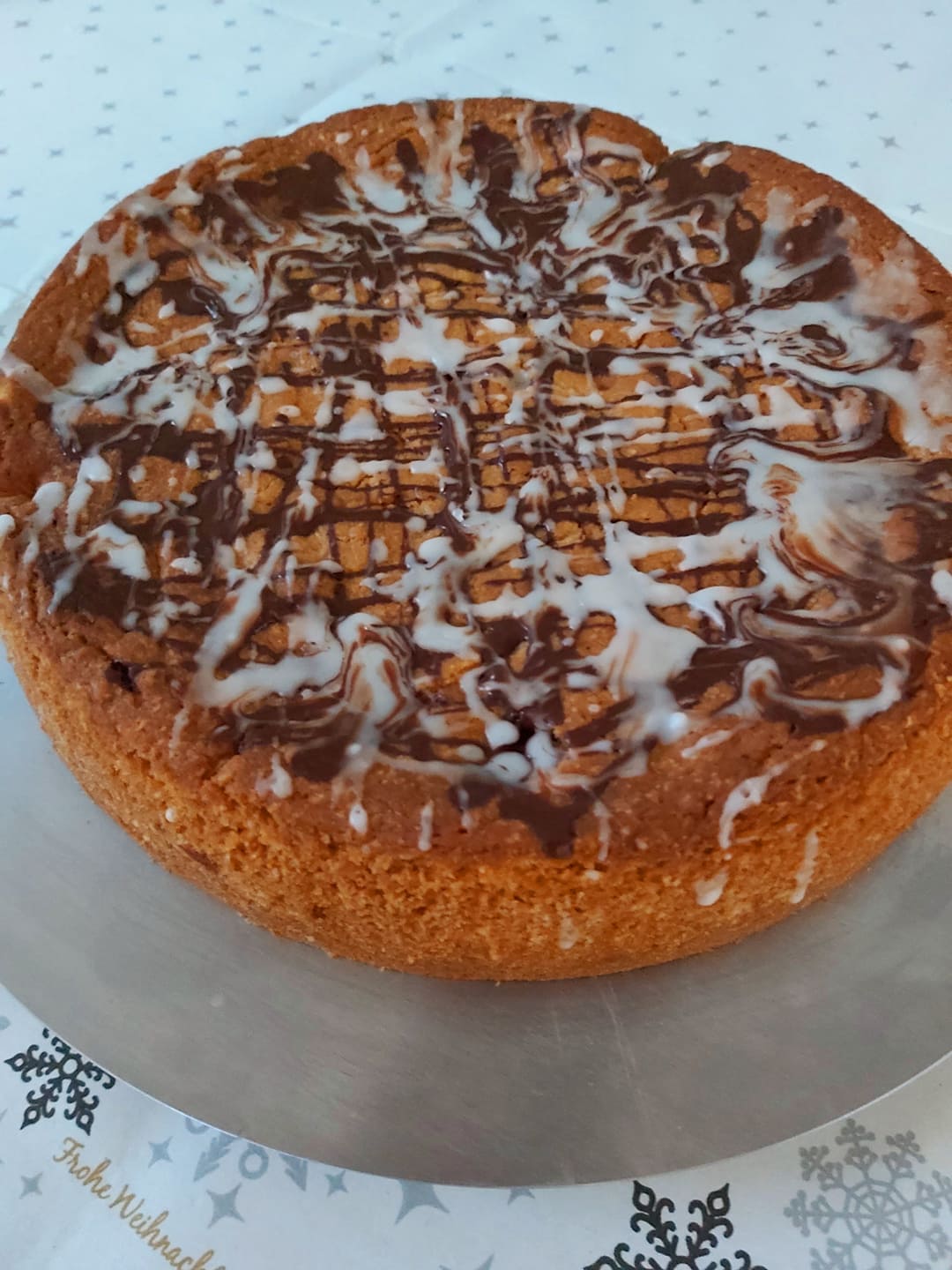 Kirschkuchen mit 2-farbiger Glasur