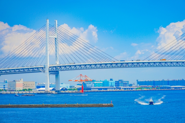 Bay Bridge is located Yokohama port in Yokohama city