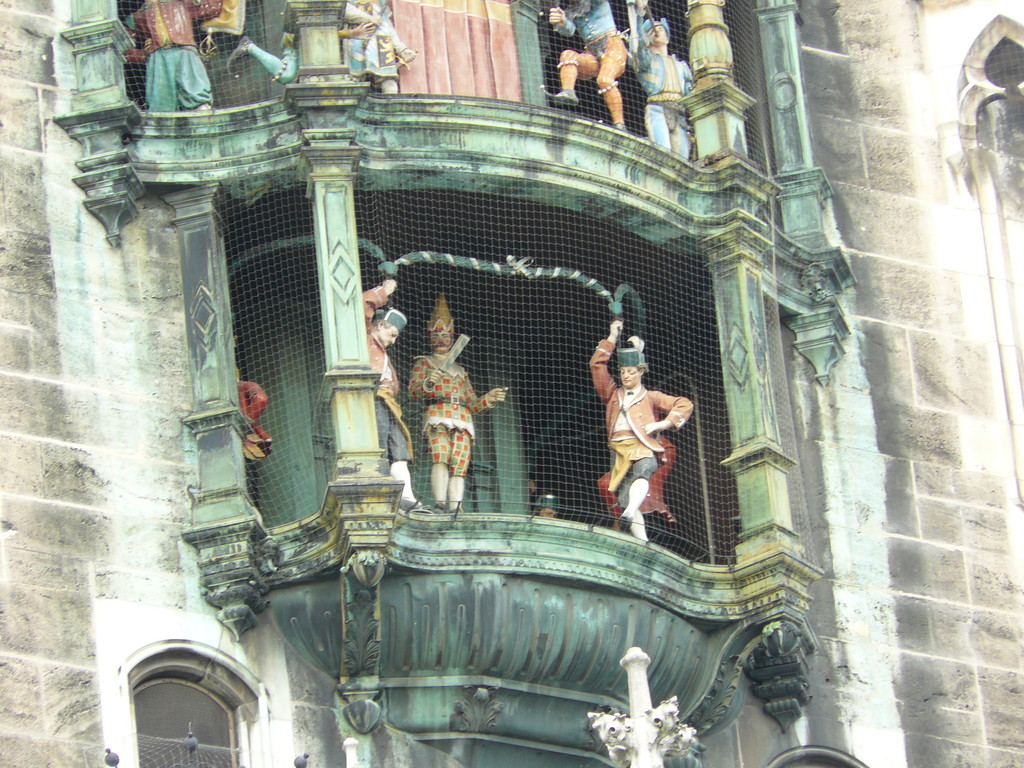 Famous chimes with figures in downtown Munich