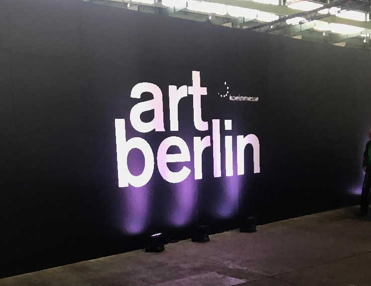 art berlin 2019, Eingangshalle. Foto: Gerhard Charles Rump.