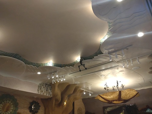 ガルバホールの天井です