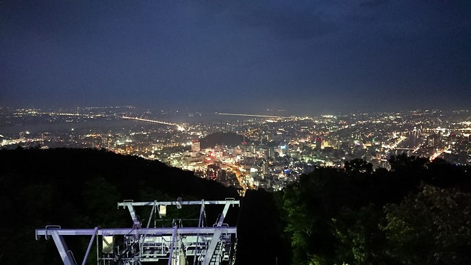 徳島の市街地の夜景（眉山山頂より）