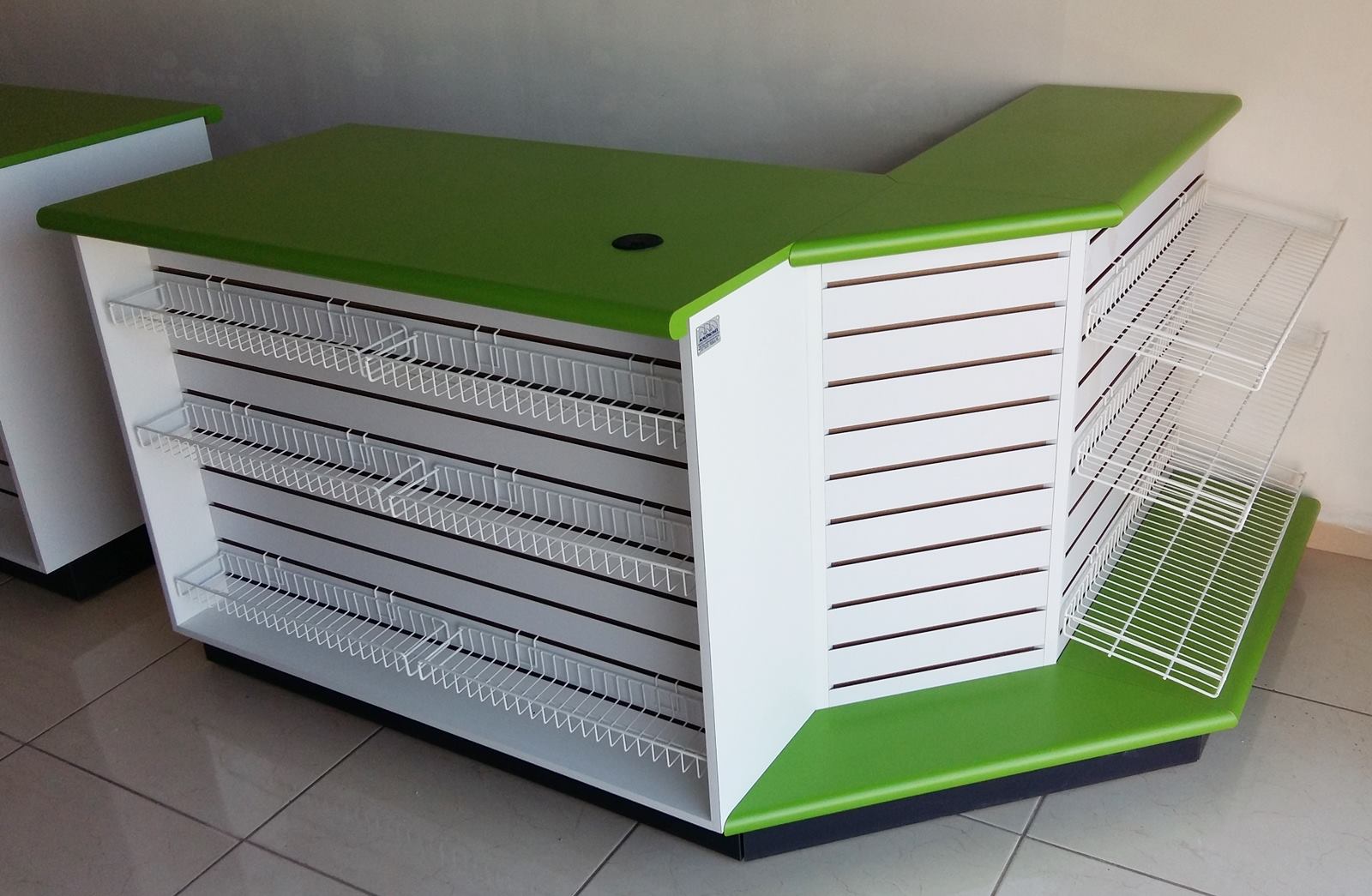 Muebles de tiendas, mostradores, vitrinas, anaqueles y estantes para