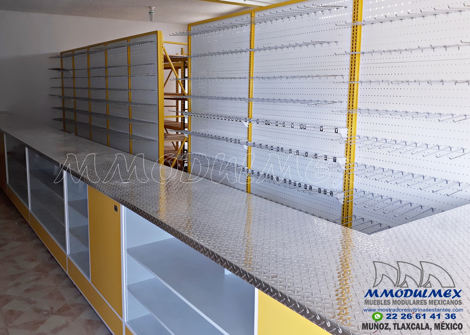 Muebles, mostradores, góndolas, exhibidores y vitrinas para ferreterias